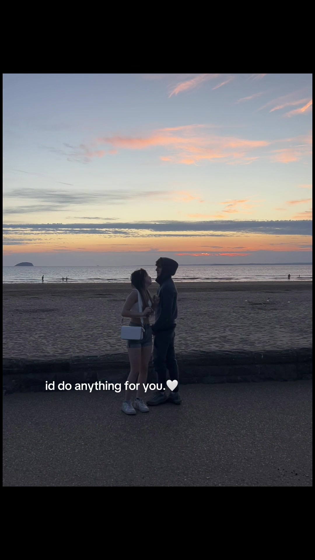 @𝐂𝐡𝐥𝐨🎀