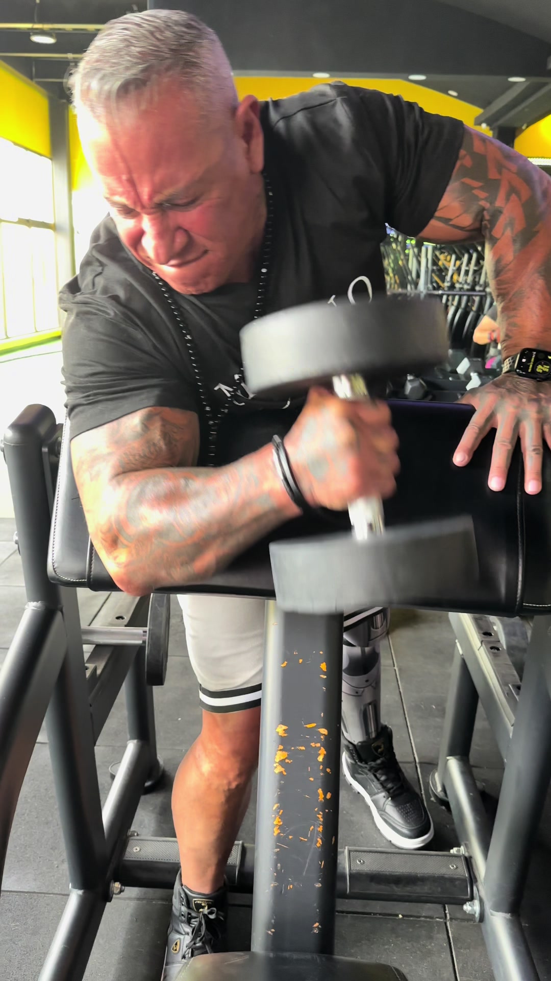 @Leo Flores IFBB PRO