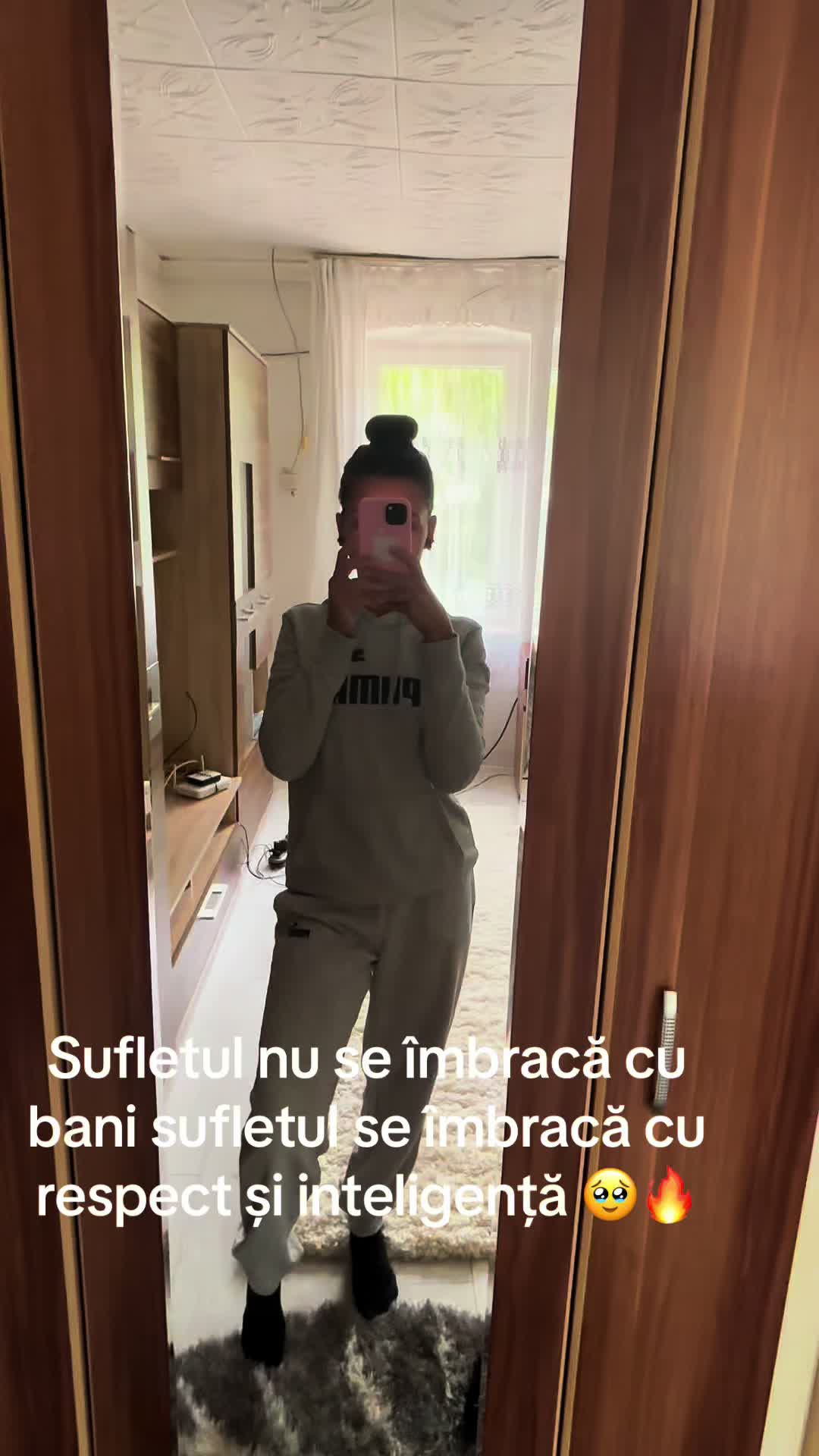 @🥹