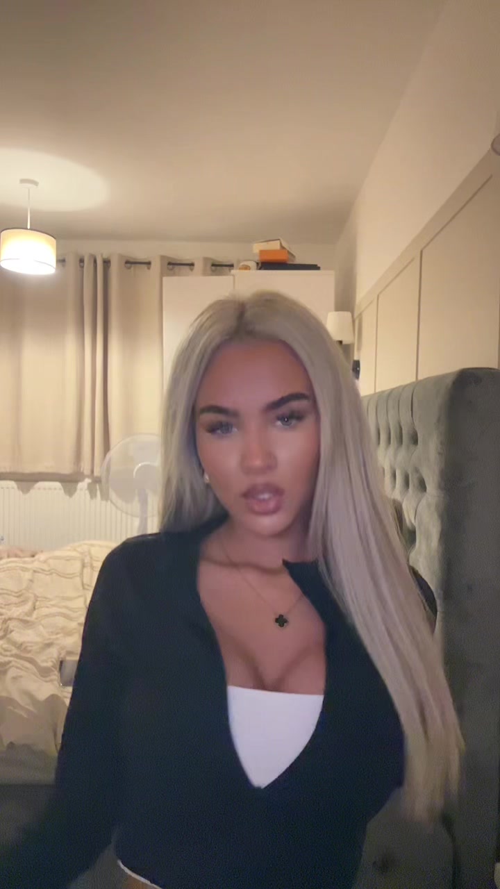 @elliesouthgate1