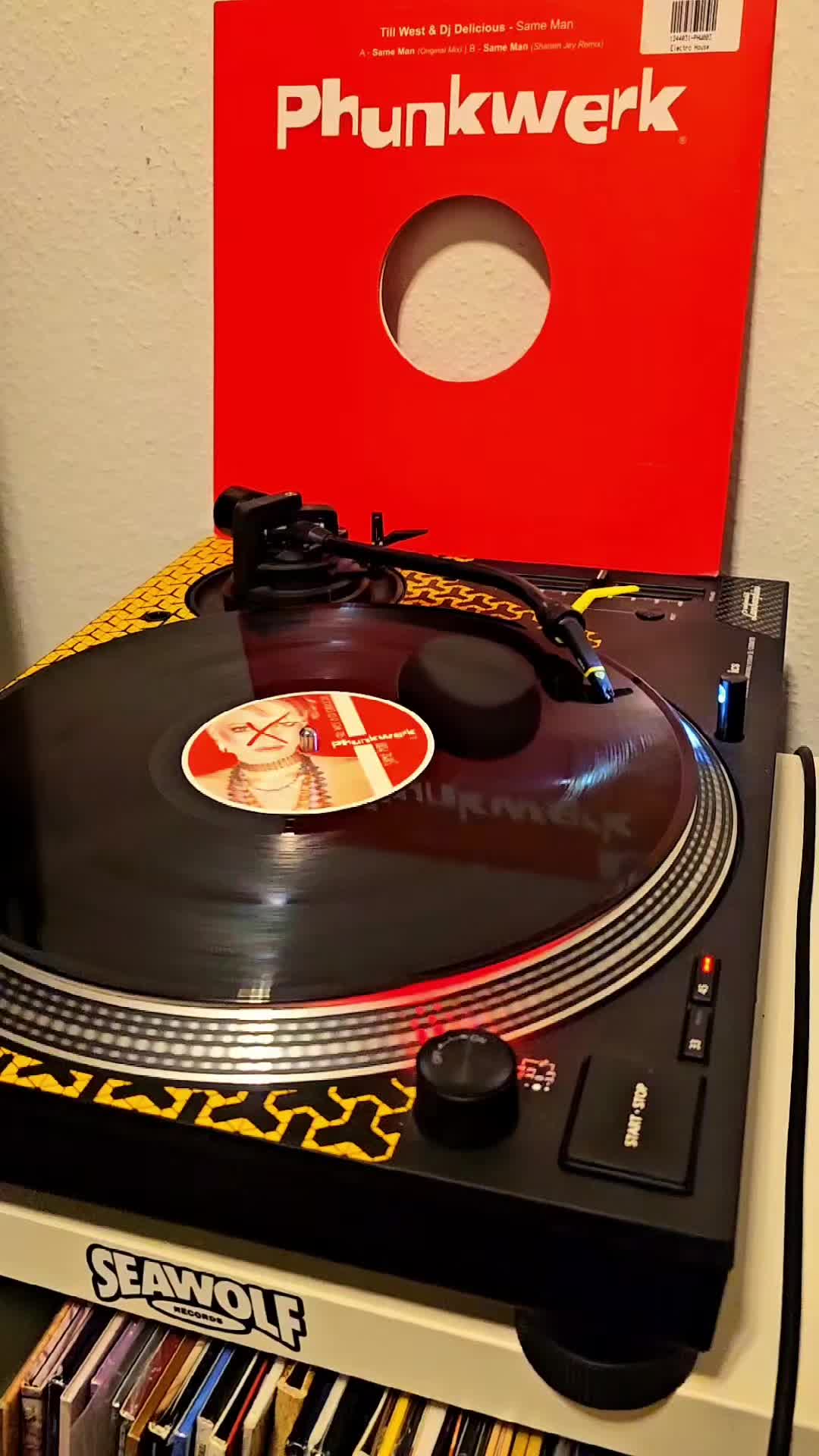 @vinyl-lover