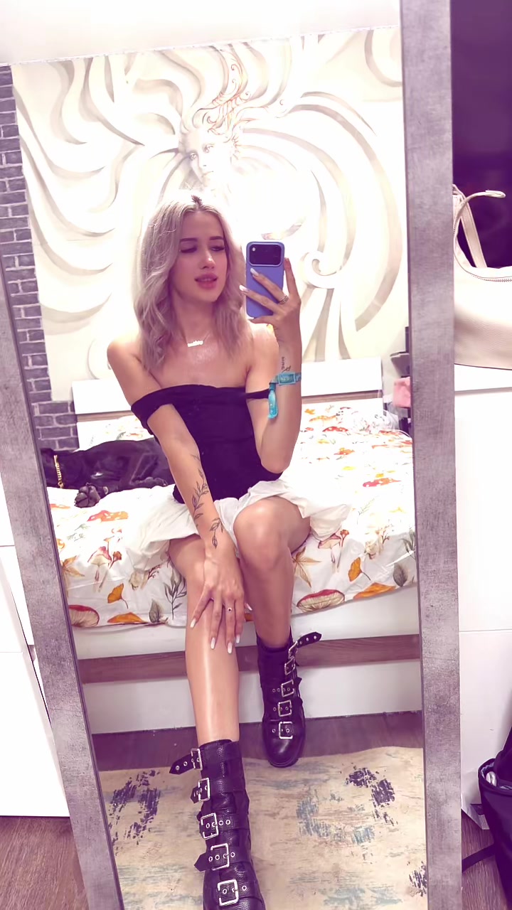 @allexa_denisa