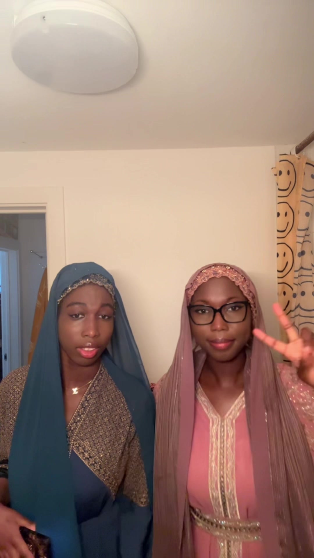 @Zal and Zara modest: 👯