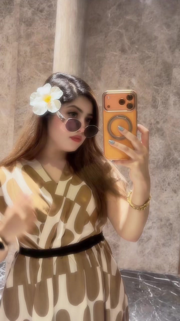 @𝐄𝐯𝐚 𝐂𝐡𝐨𝐰𝐝𝐡𝐮𝐫𝐲