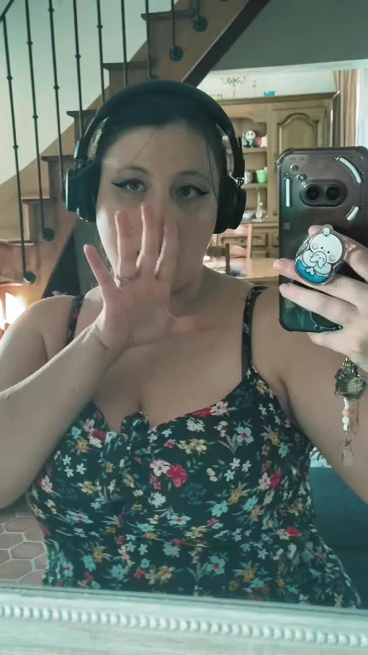 @NonnonCosplay