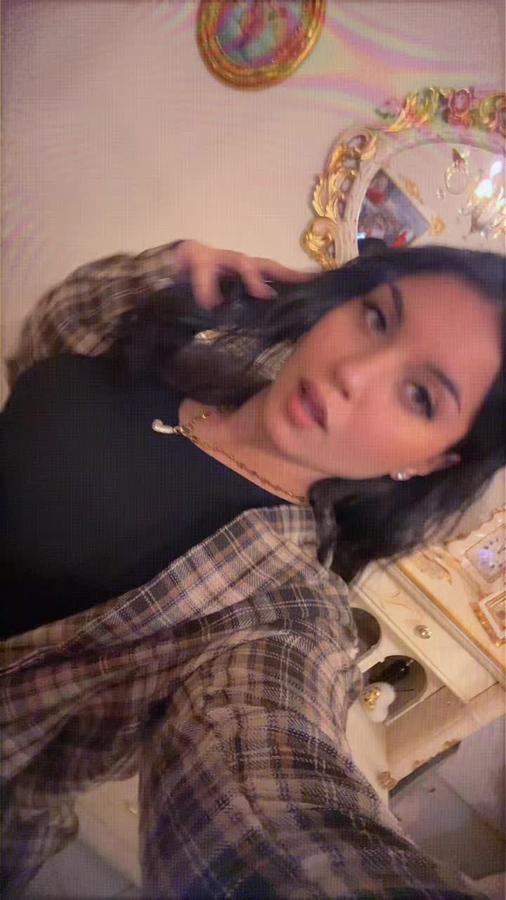 @🍒👩🏻