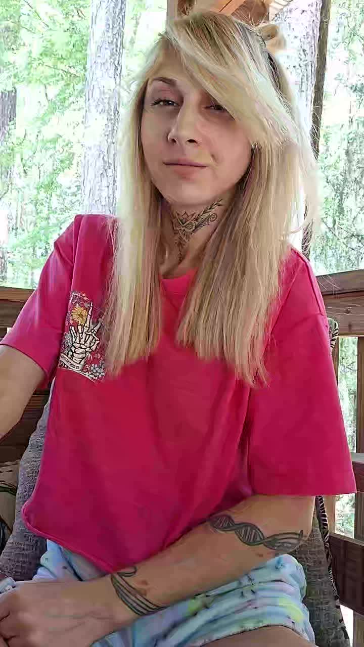 @Smokeyybarbie420