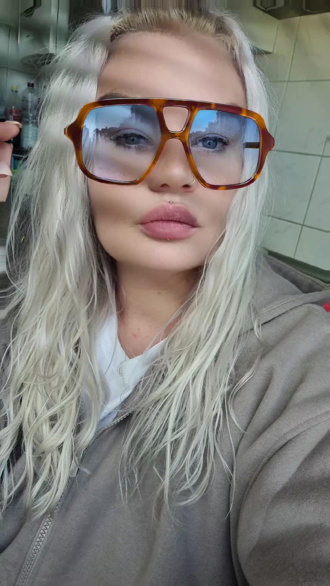 @itsmeangelina