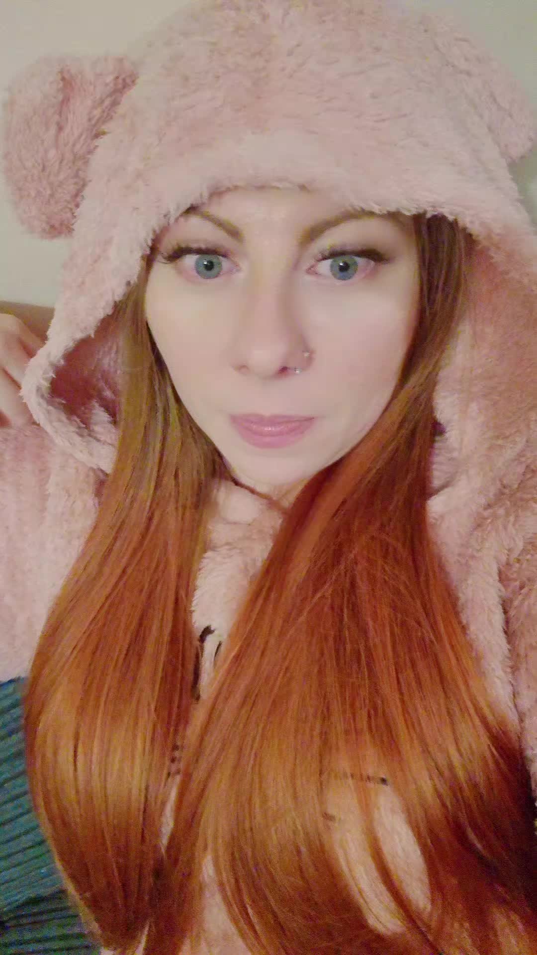 @Pheebz-honeybee 🐝💛🖤💛