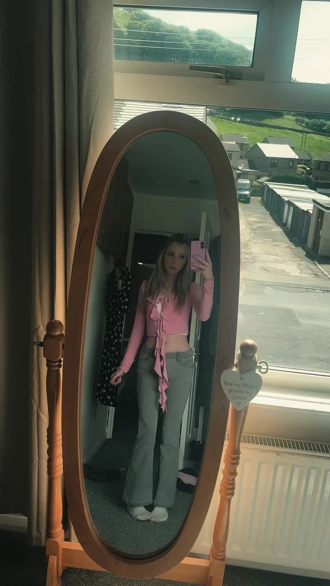 @𝐜𝐡𝐚𝐫𝐥𝐨𝐭𝐭𝐞𝐨𝐥𝐢𝐯𝐢𝐚