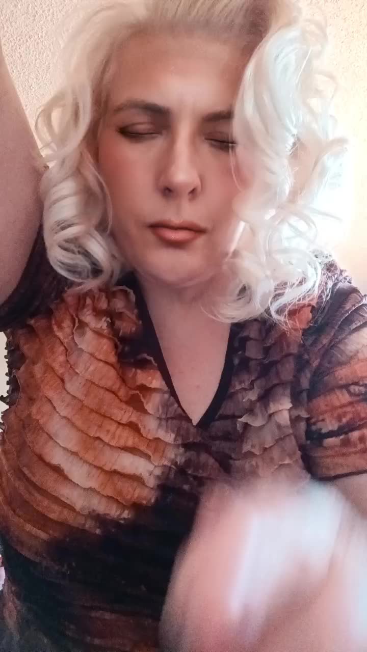 @LUCIOUSSTRAWBERRYKISSES🌈
