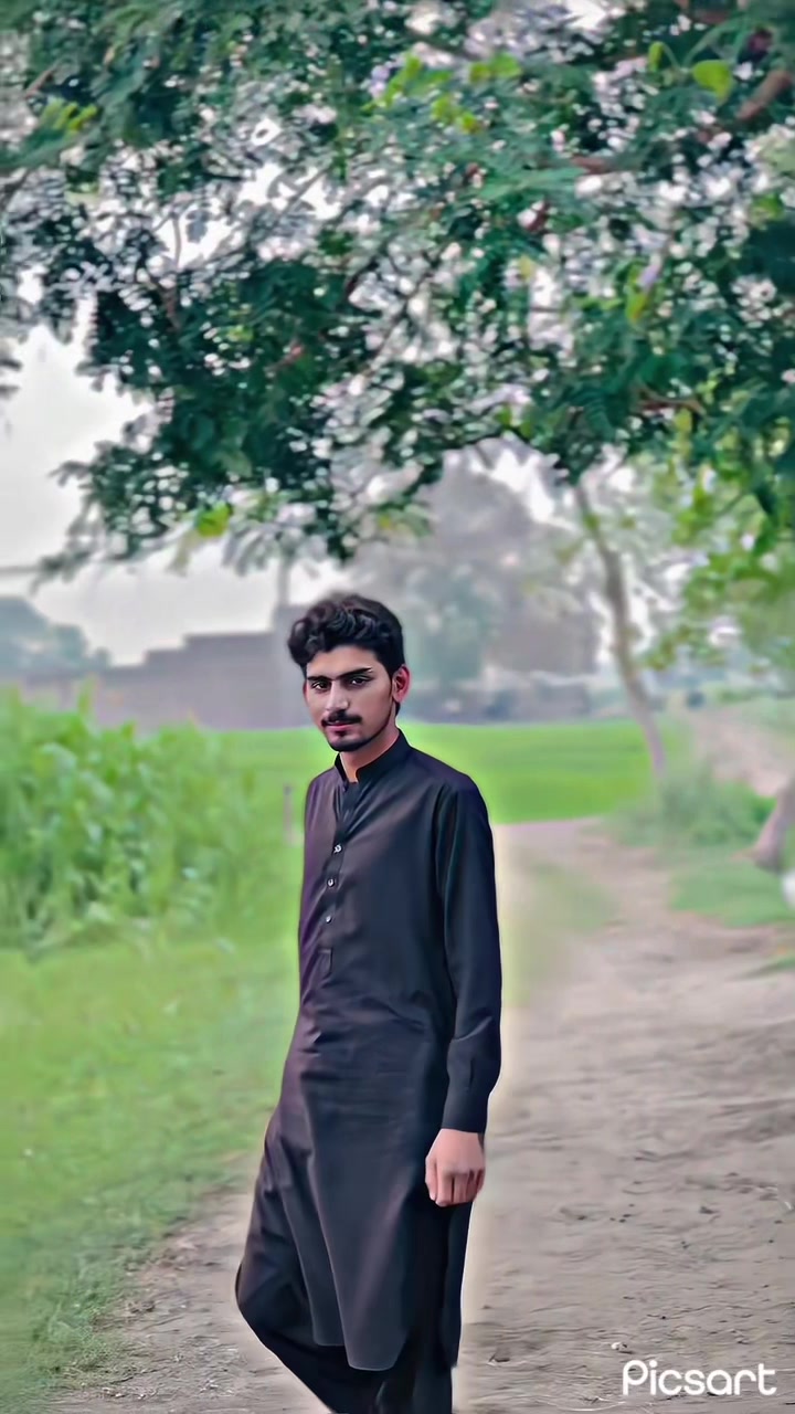 @قمر وڑائچ کامونکی🥂🥀