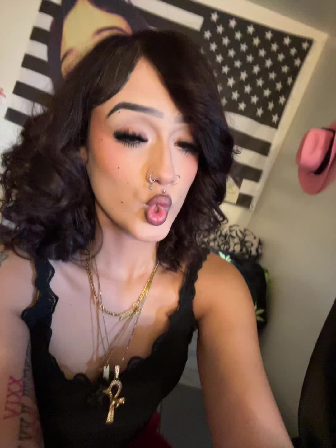 @♛