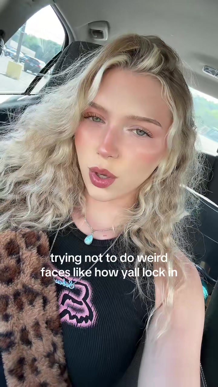 @ays ☮︎