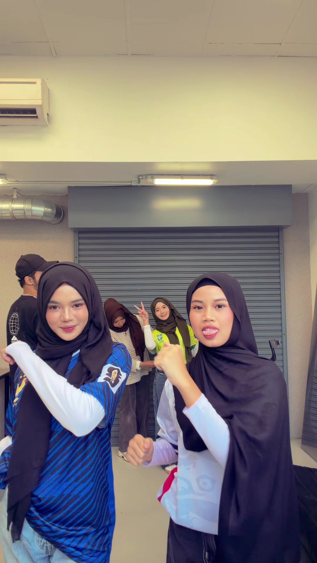 @Yosya Kende