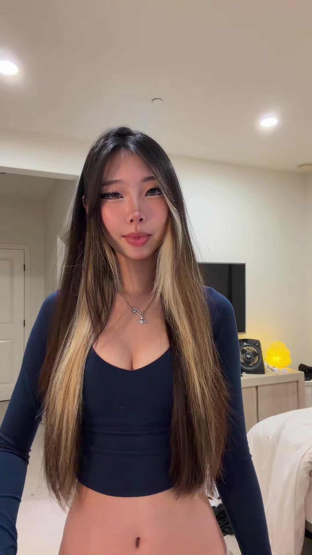 @adri_323_
