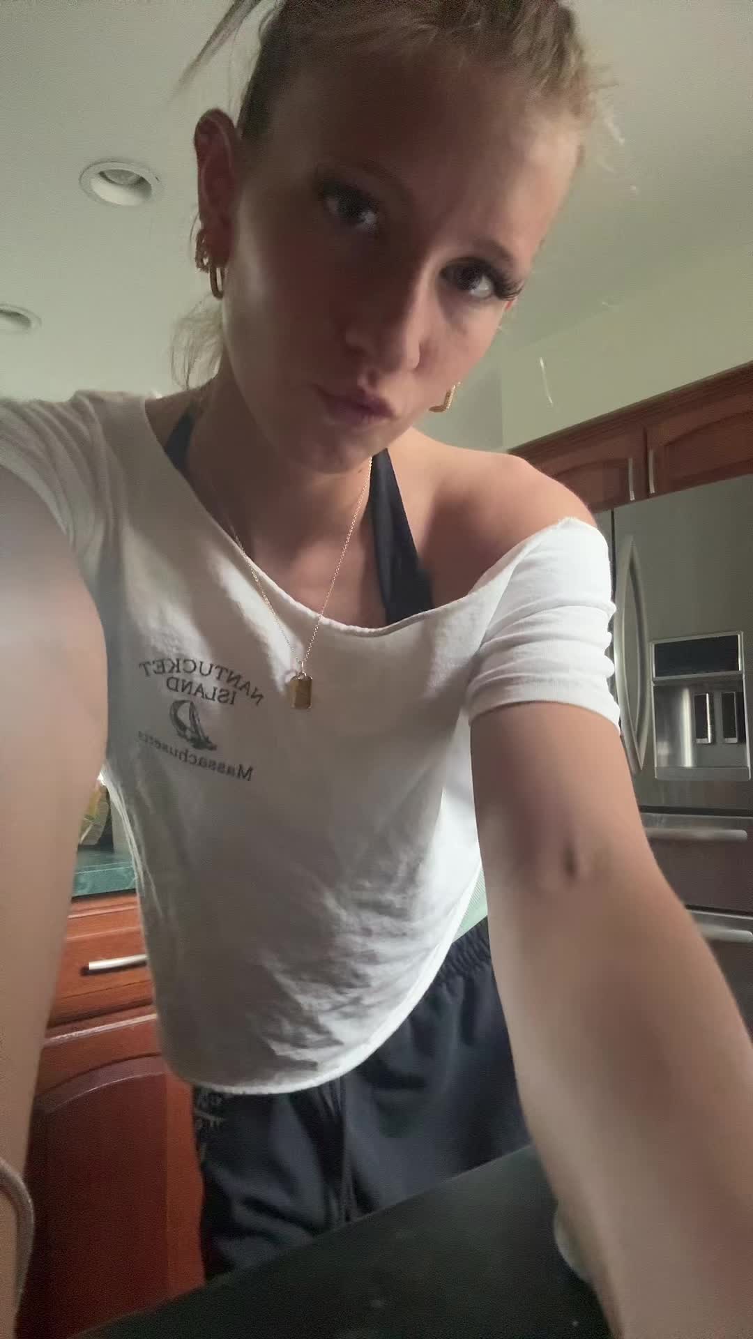 @👸