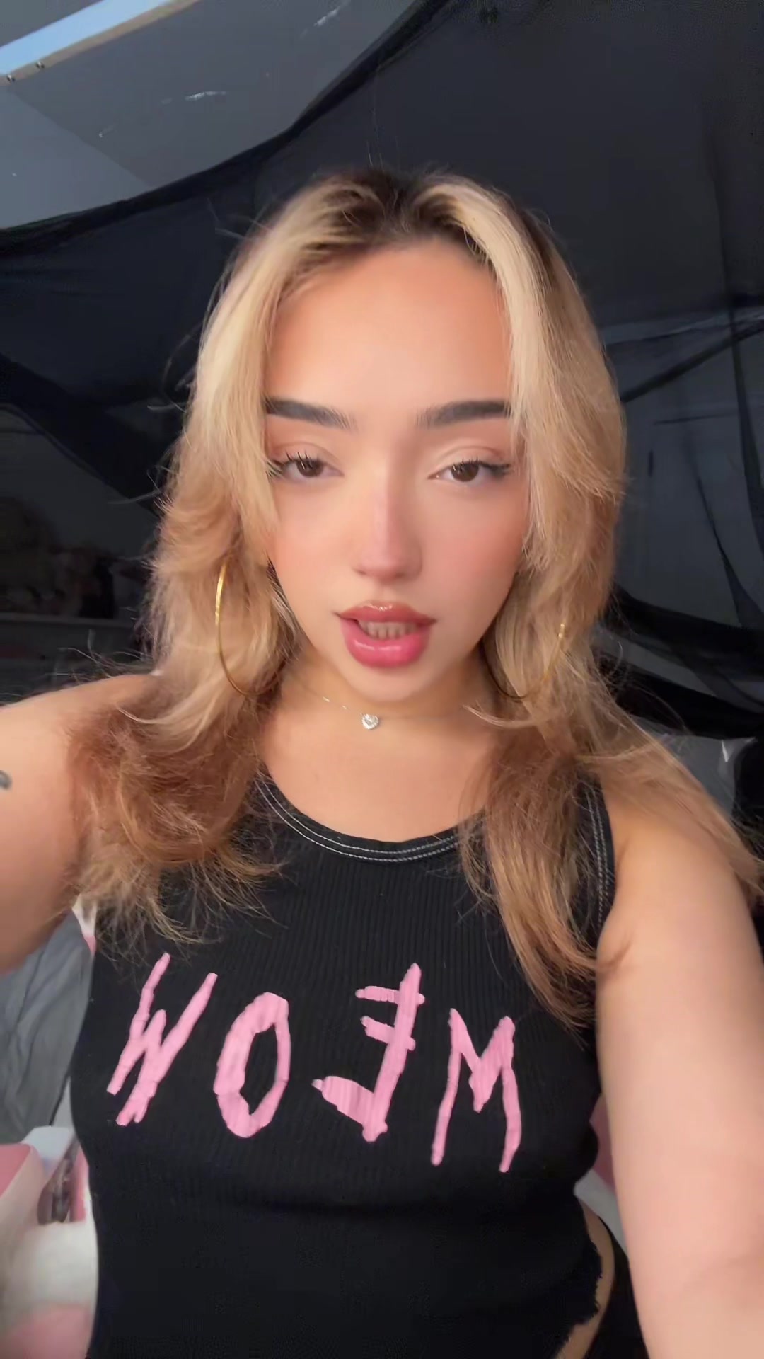 @️