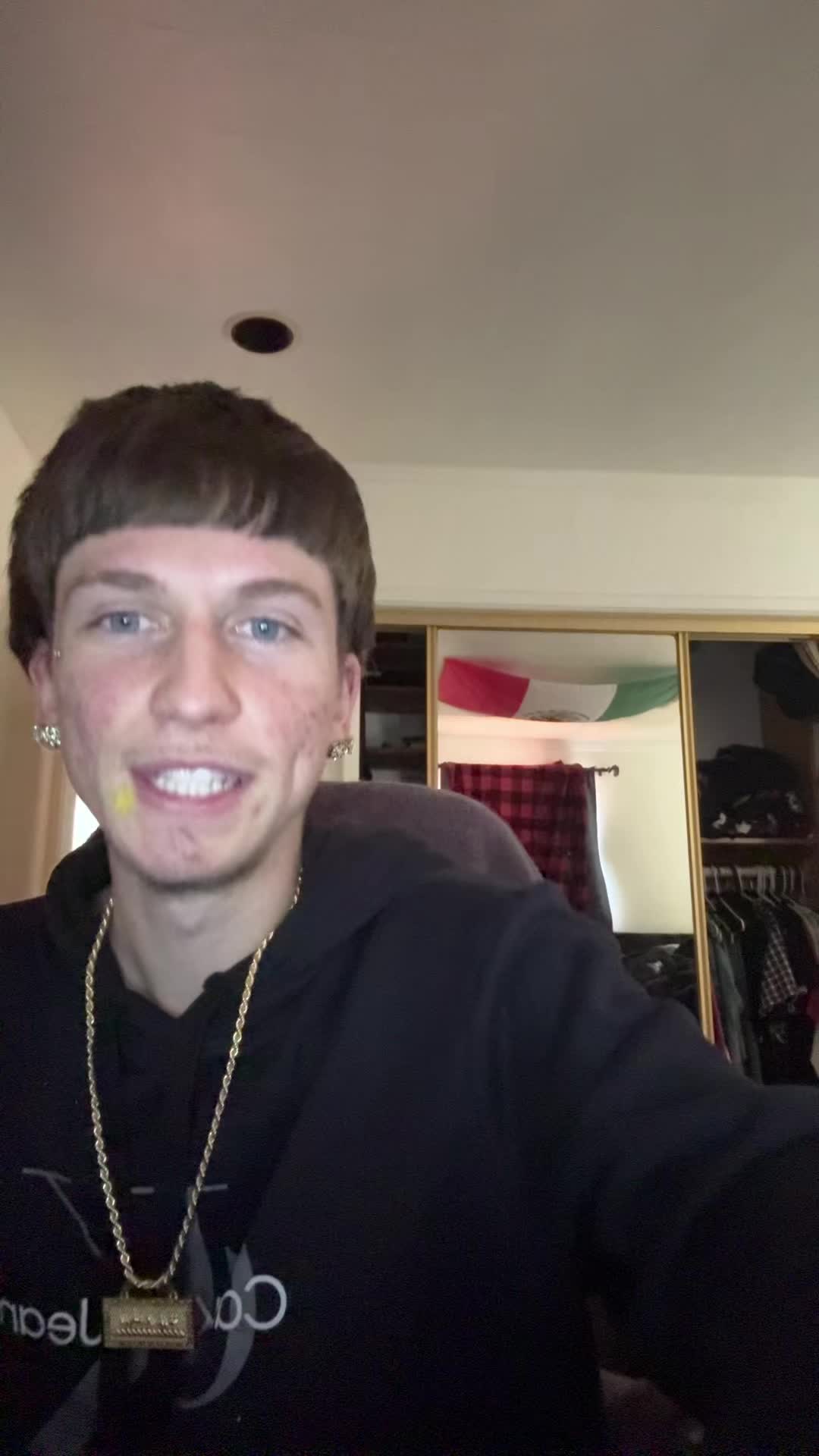 @Twochaines