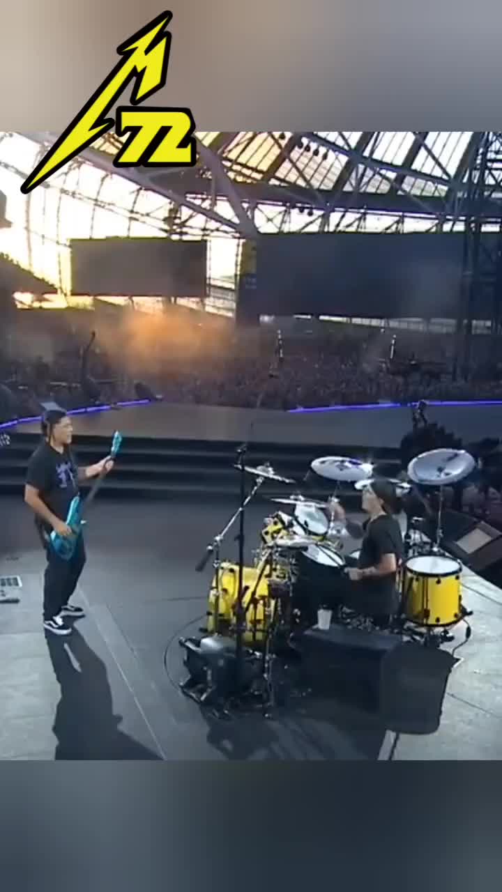 @Cris_FrEaKiN_Monellato73 ®