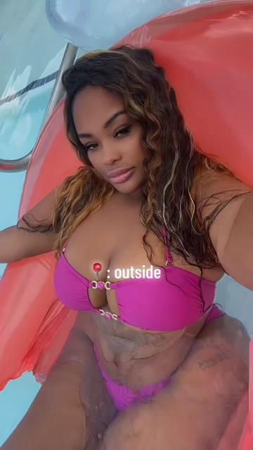 @Ashleythebombshell