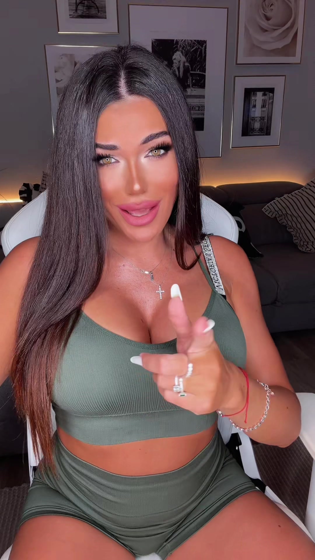 @Valentina
