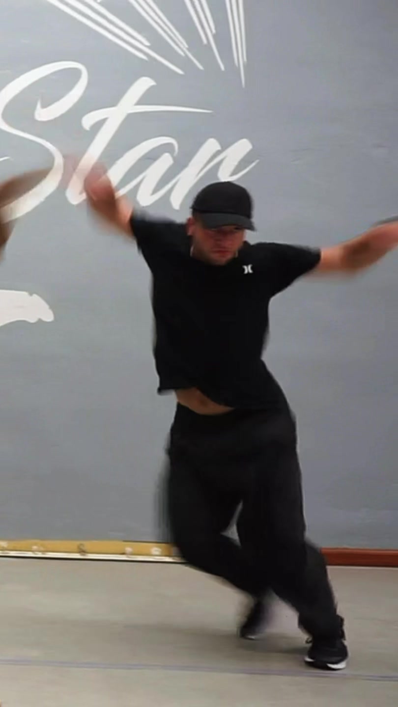 @alexmolledance