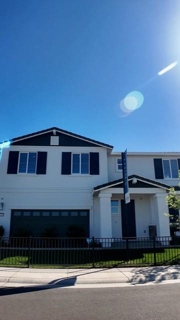 @Akta | Family Realtor&reg;