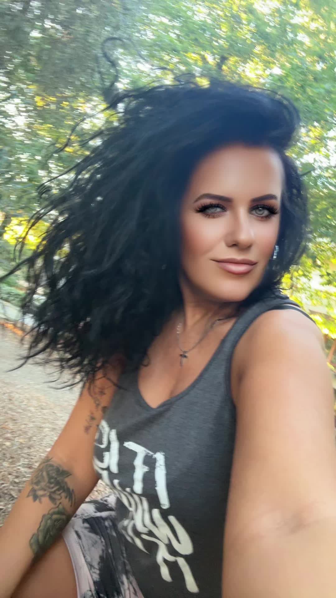 @Nik👅