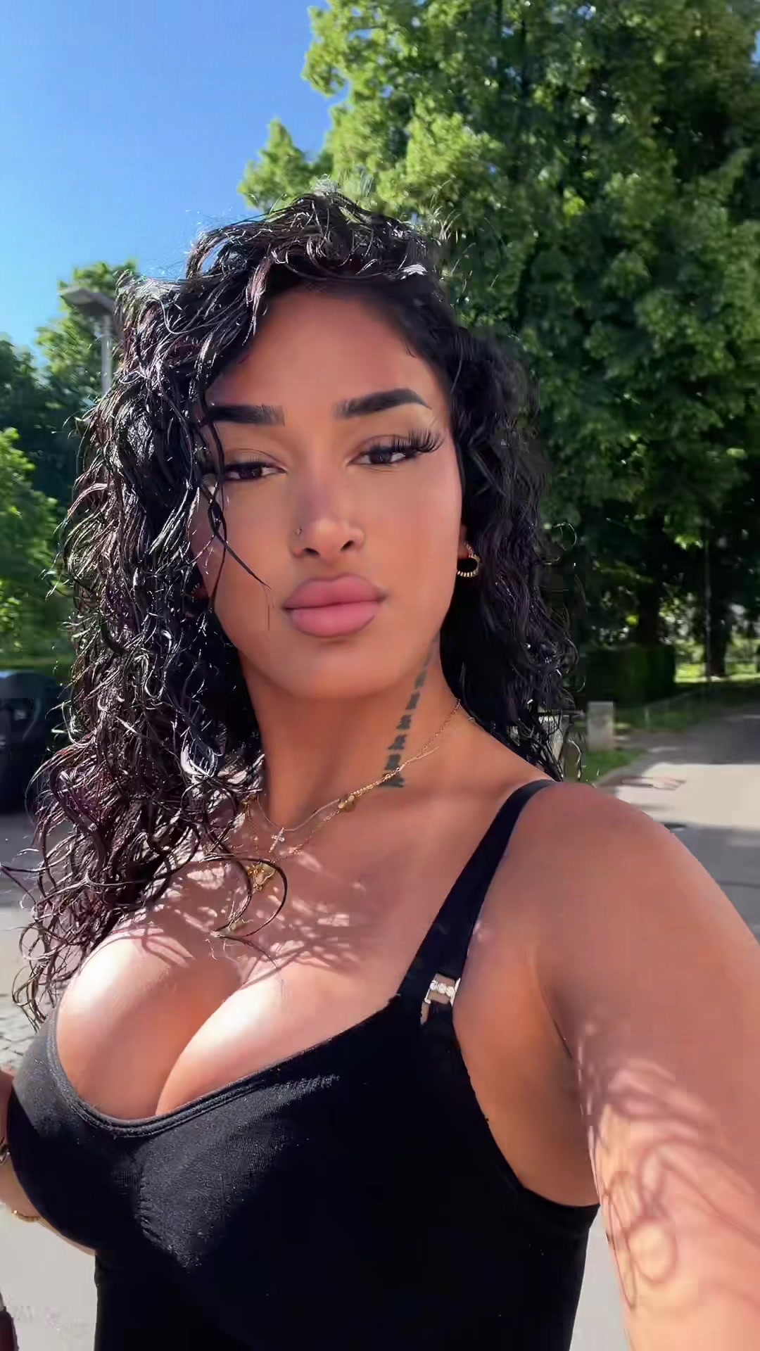 @Vinoschh