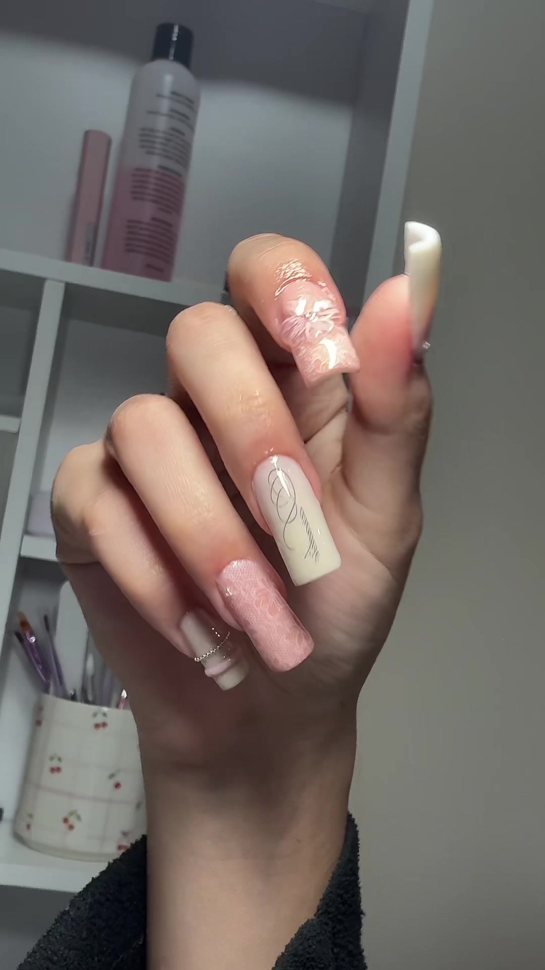 @vlada.