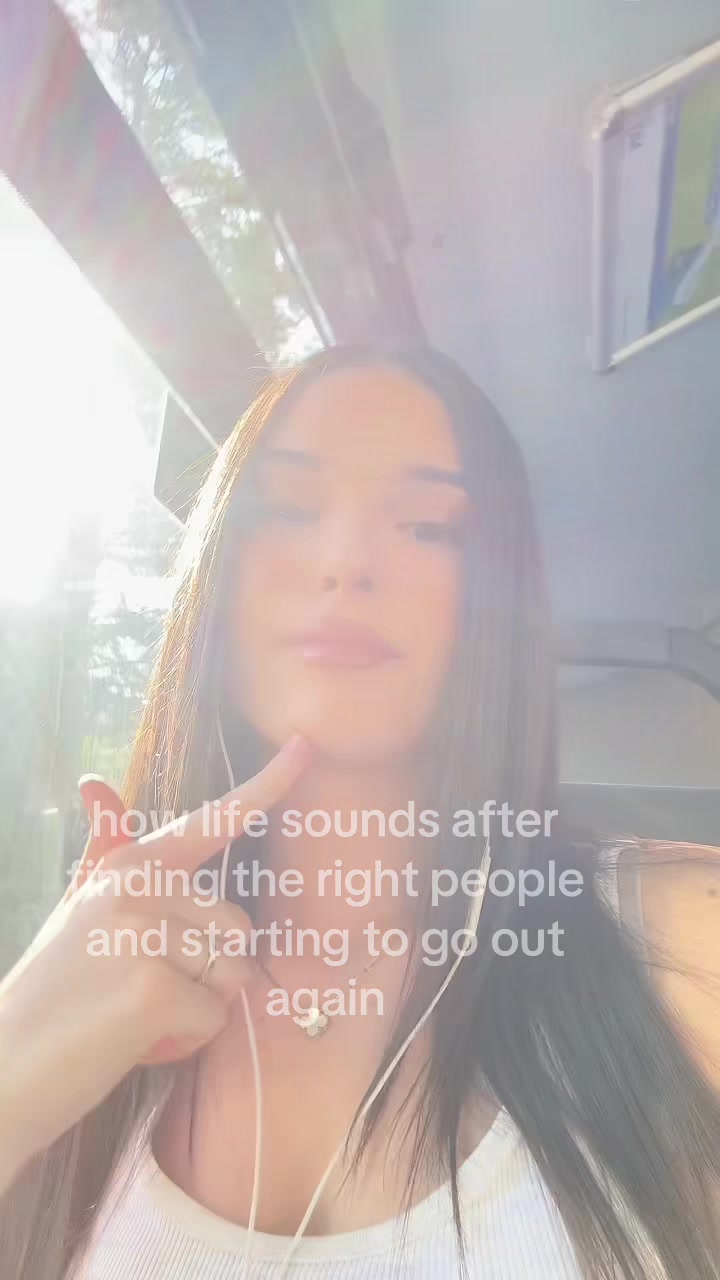 @𑣲𝐸