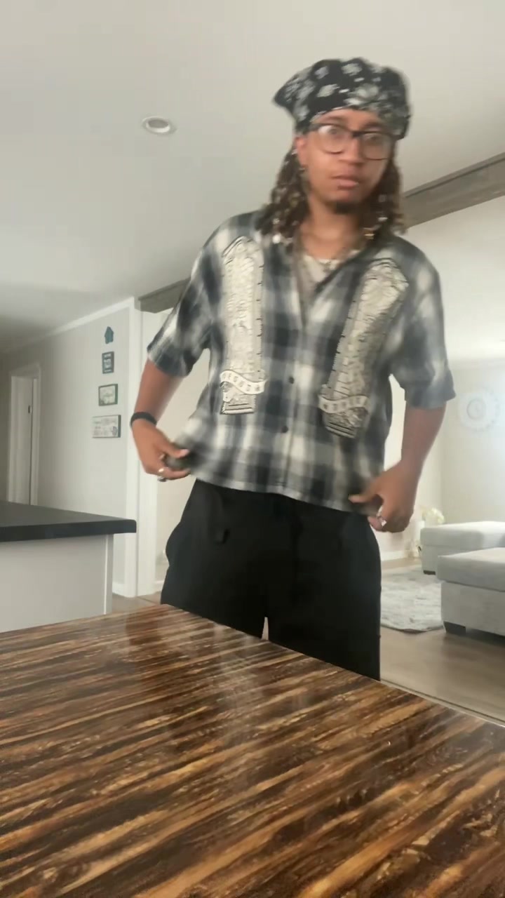 @whoz_twistann
