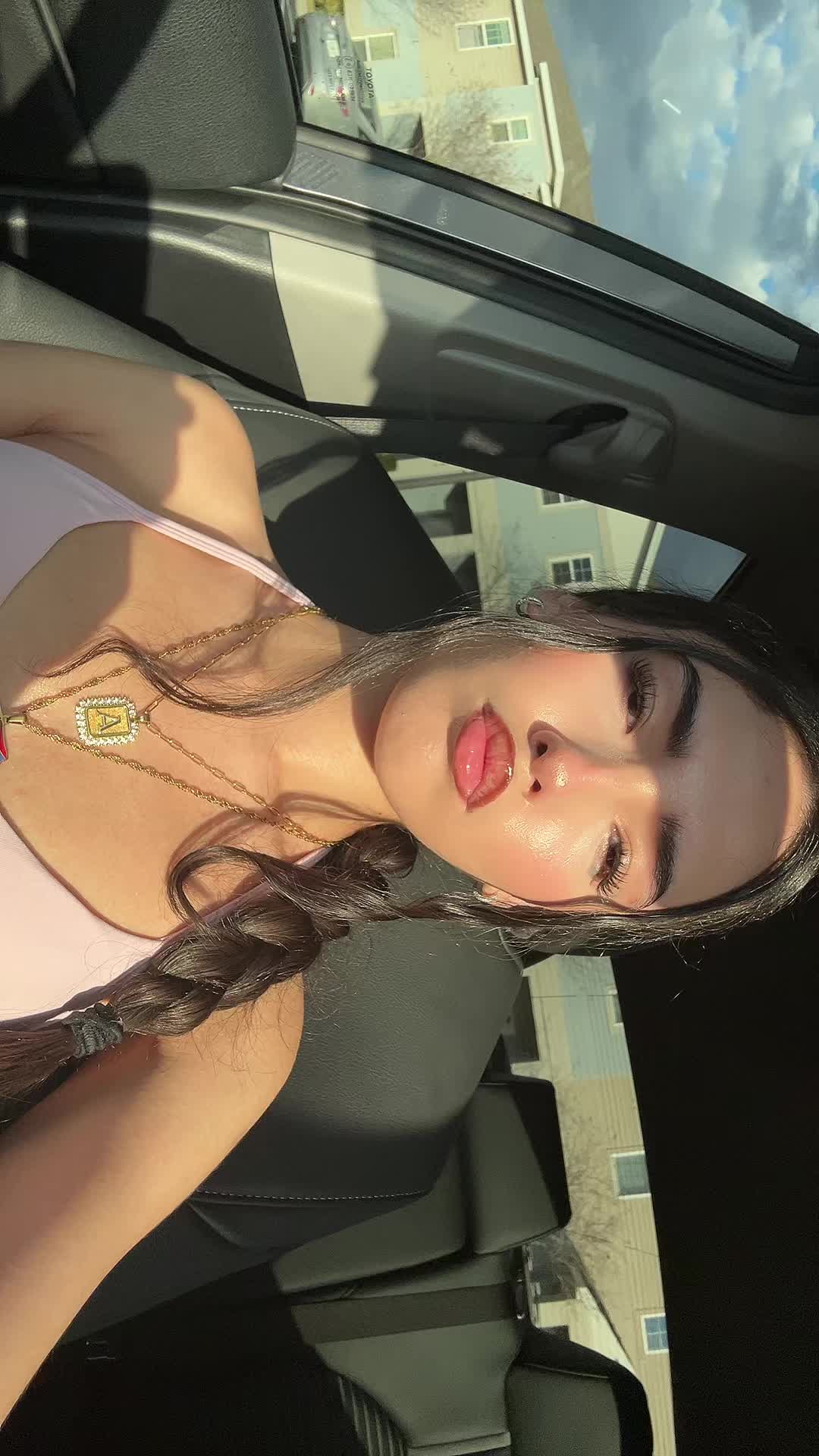 @Heluvs_ari