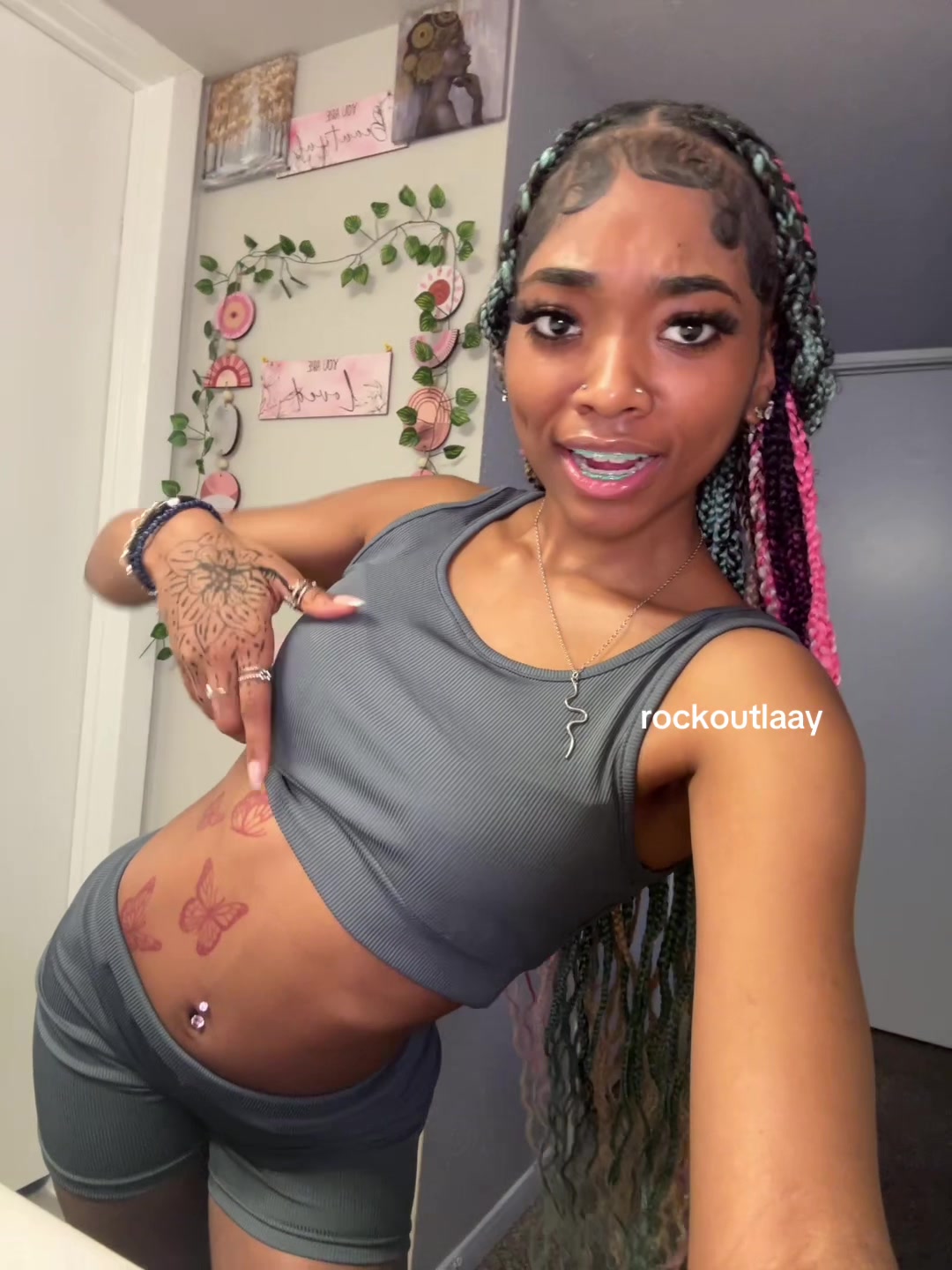 @rockoutlaay