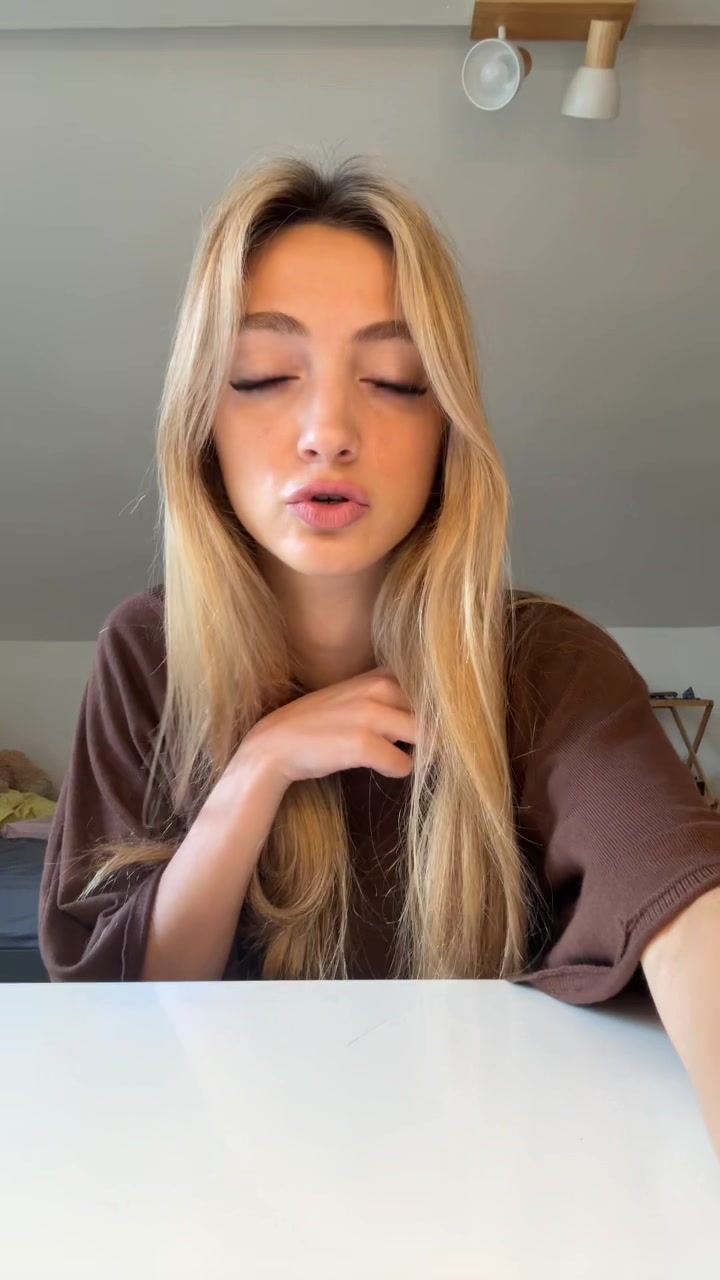 @VICTORIA🍒🍒