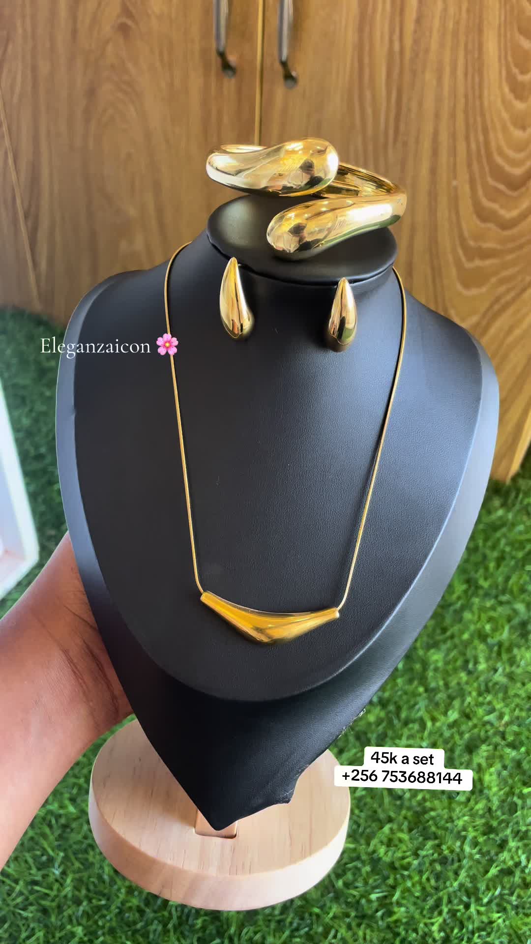 @ELEGANZAicon-jewelry/bag/heels