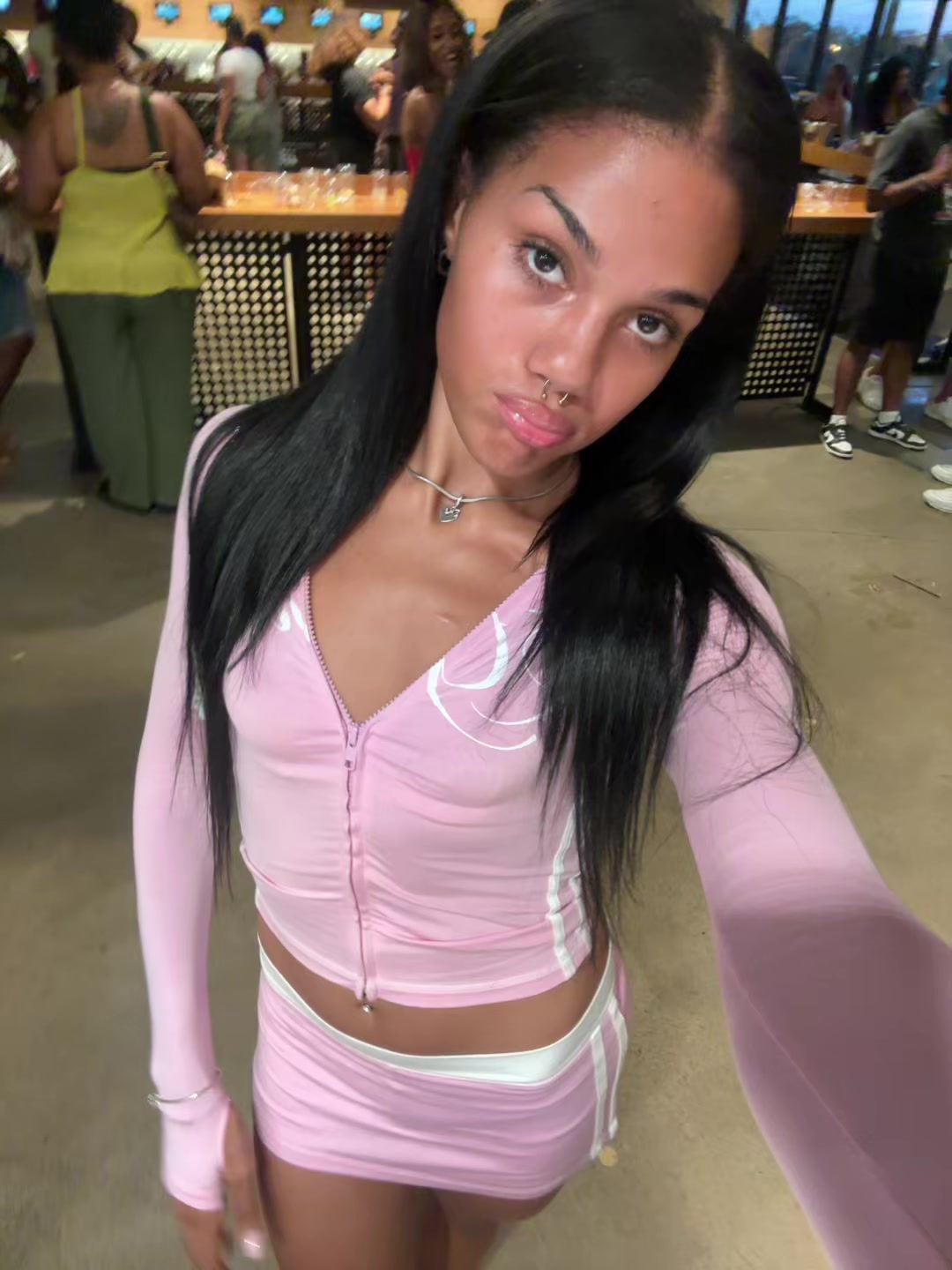 @(🎀>💋<)