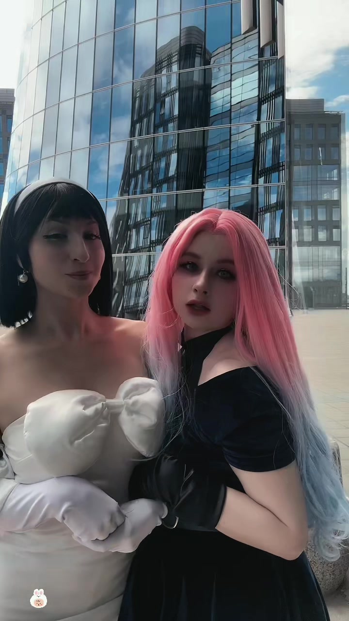 @юна иногда косплеит.