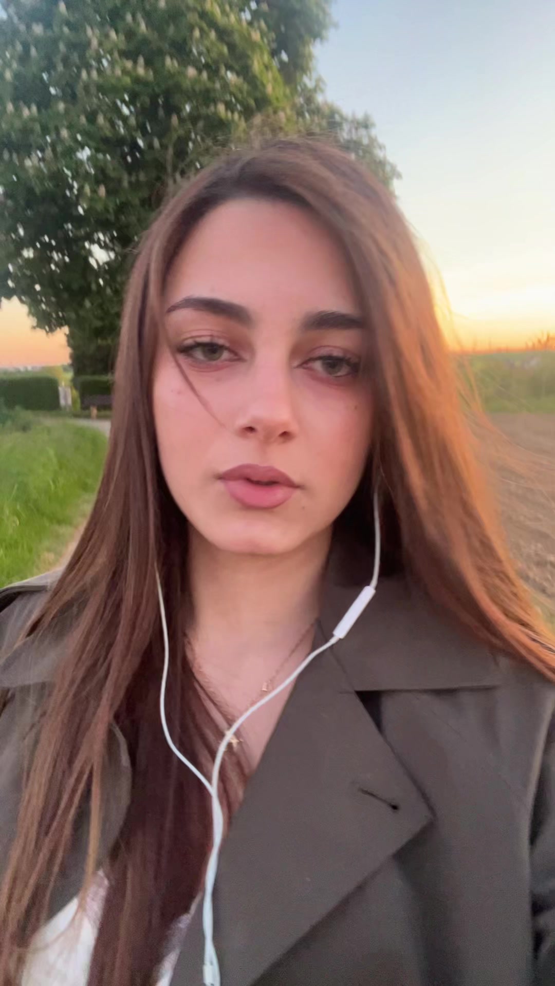 @⃟