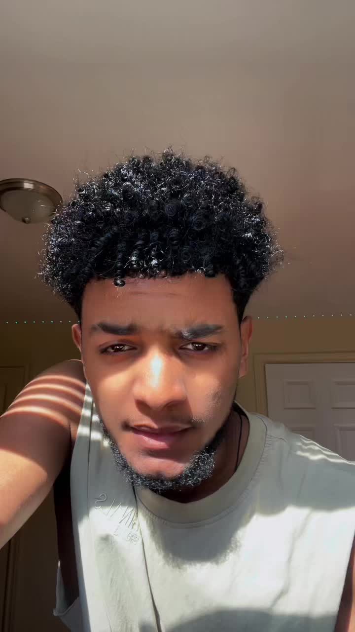 @Model _Odi_ Dc 🍇🇪🇷