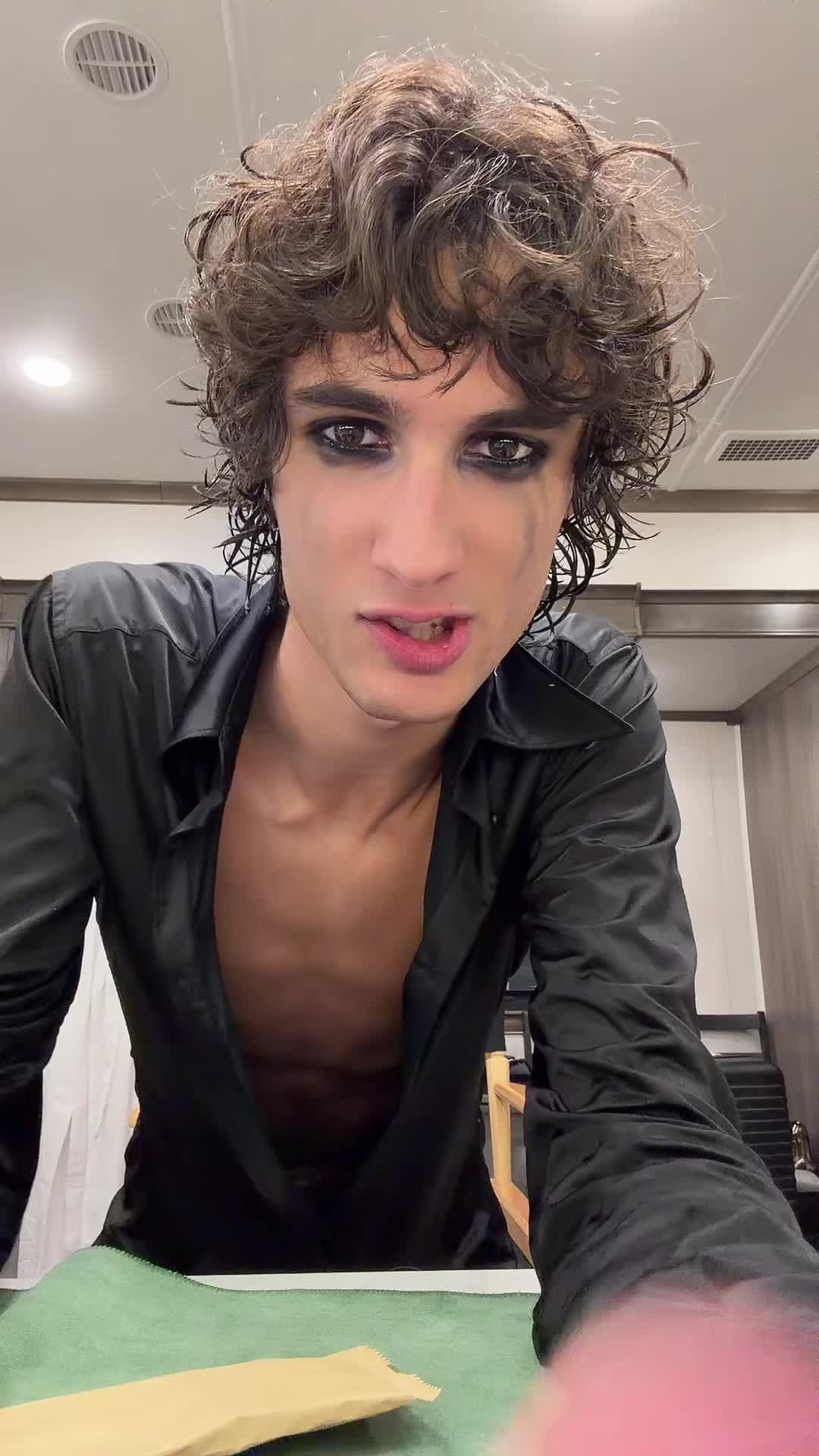 @sombr