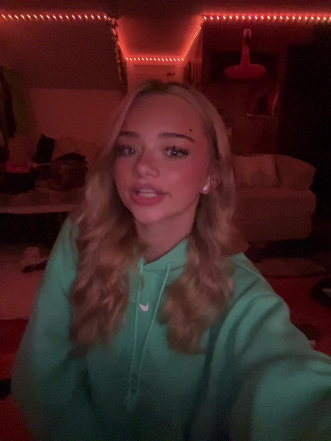 @Bella_t