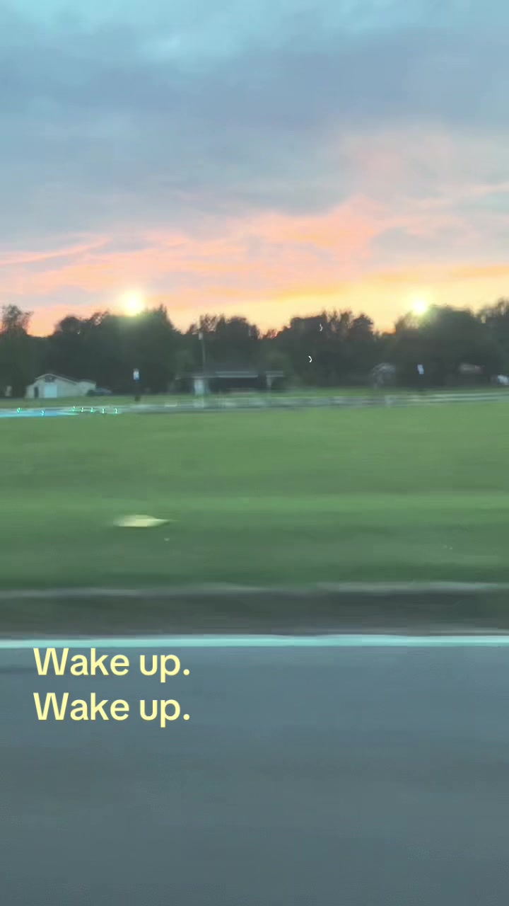 @•