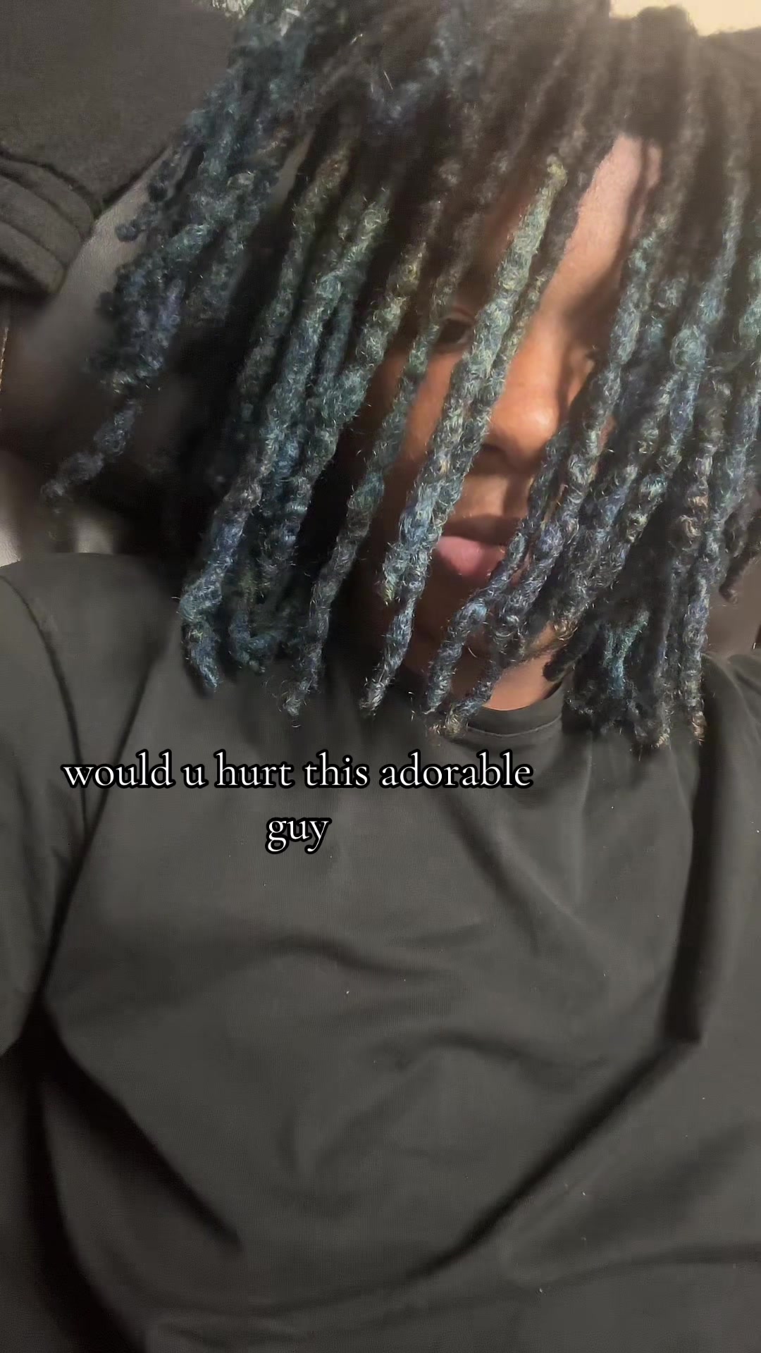 @￴ 𖤐