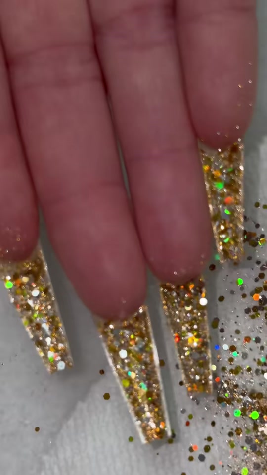 @Riya's Nails