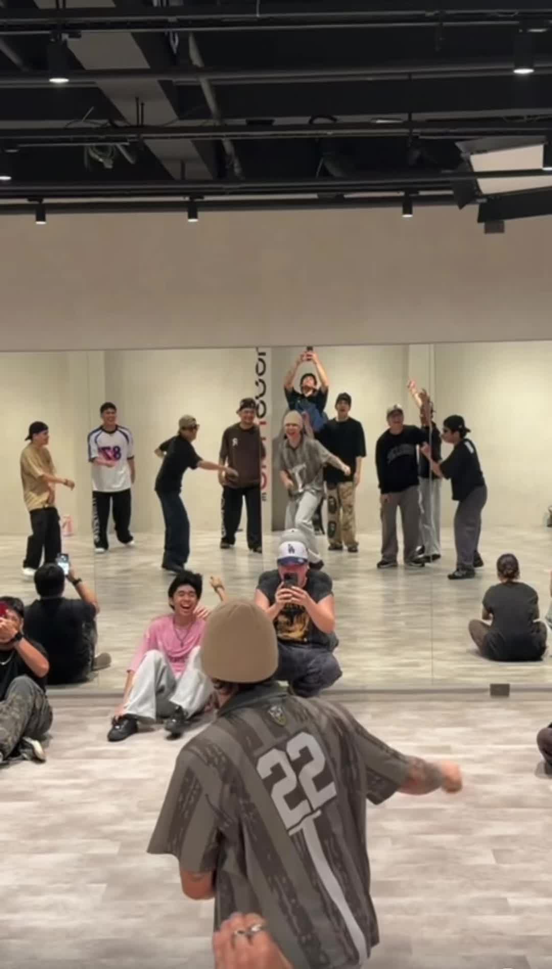 @djloonyo on IG