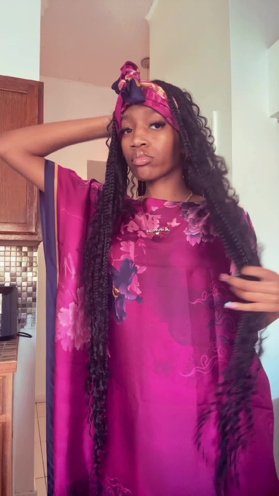 @𝐭𝐡𝐞 𝐪𝐮𝐞𝐞𝐧 🎀