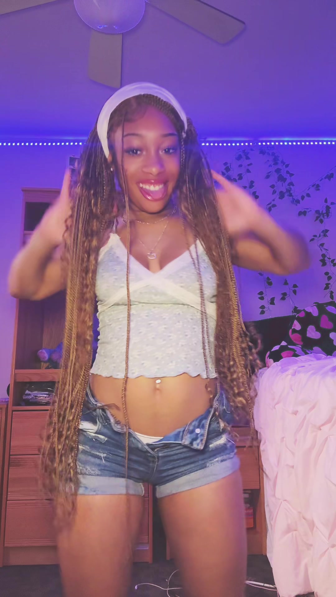 @Rose Pooh 🍭⭐️💓 • Following