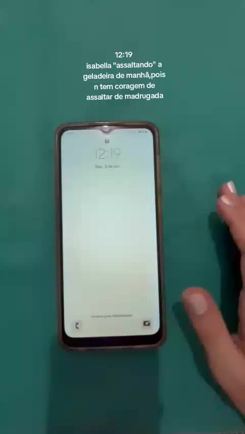 @oque a isabella ta fazendo?